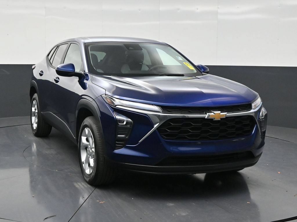 Used 2024 Chevrolet Trax LS w/ LS Convenience Package FWD image 7