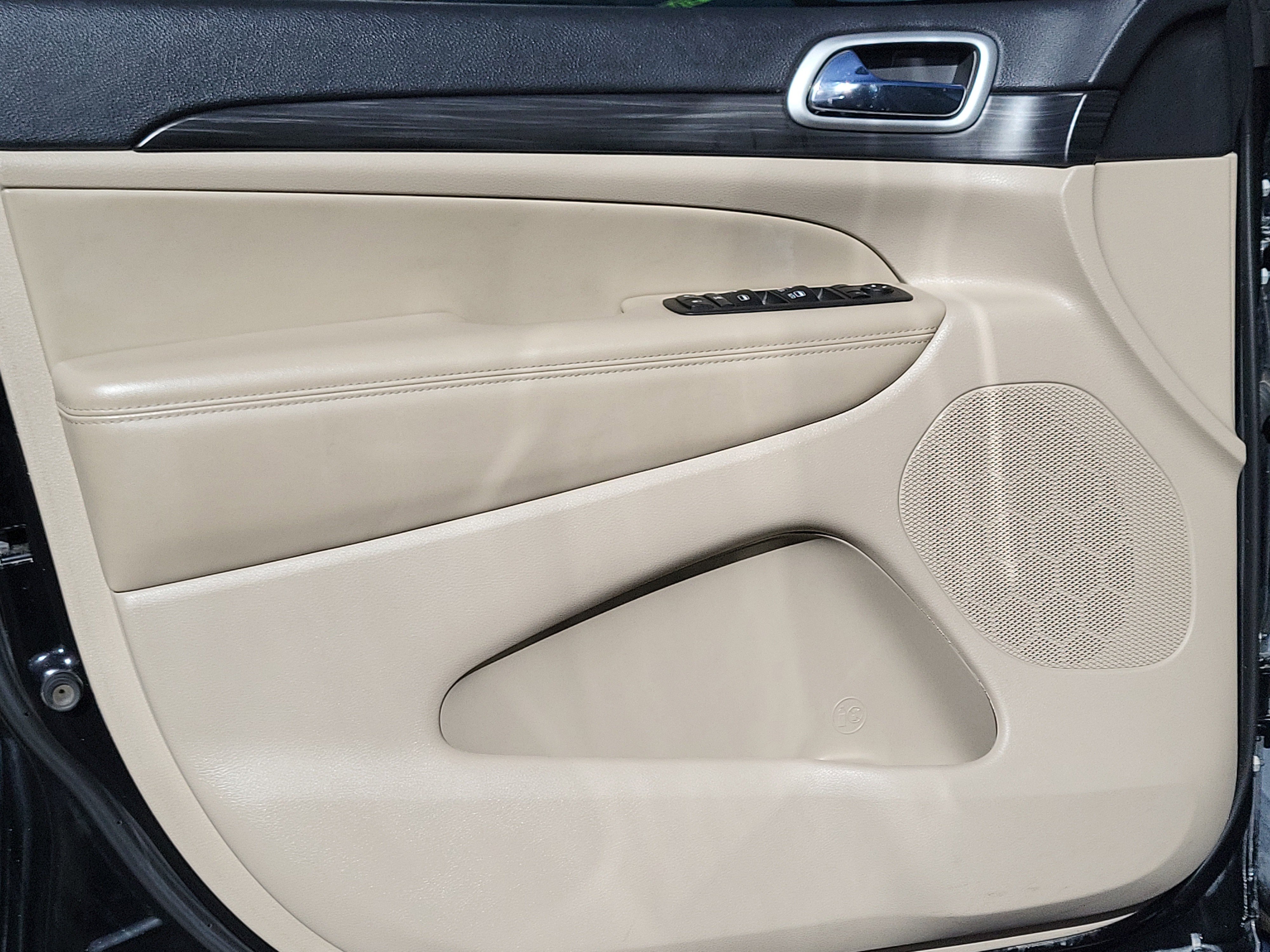 Used 2022 Jeep Grand Cherokee Laredo E w/ Security & Convenience Group image 19