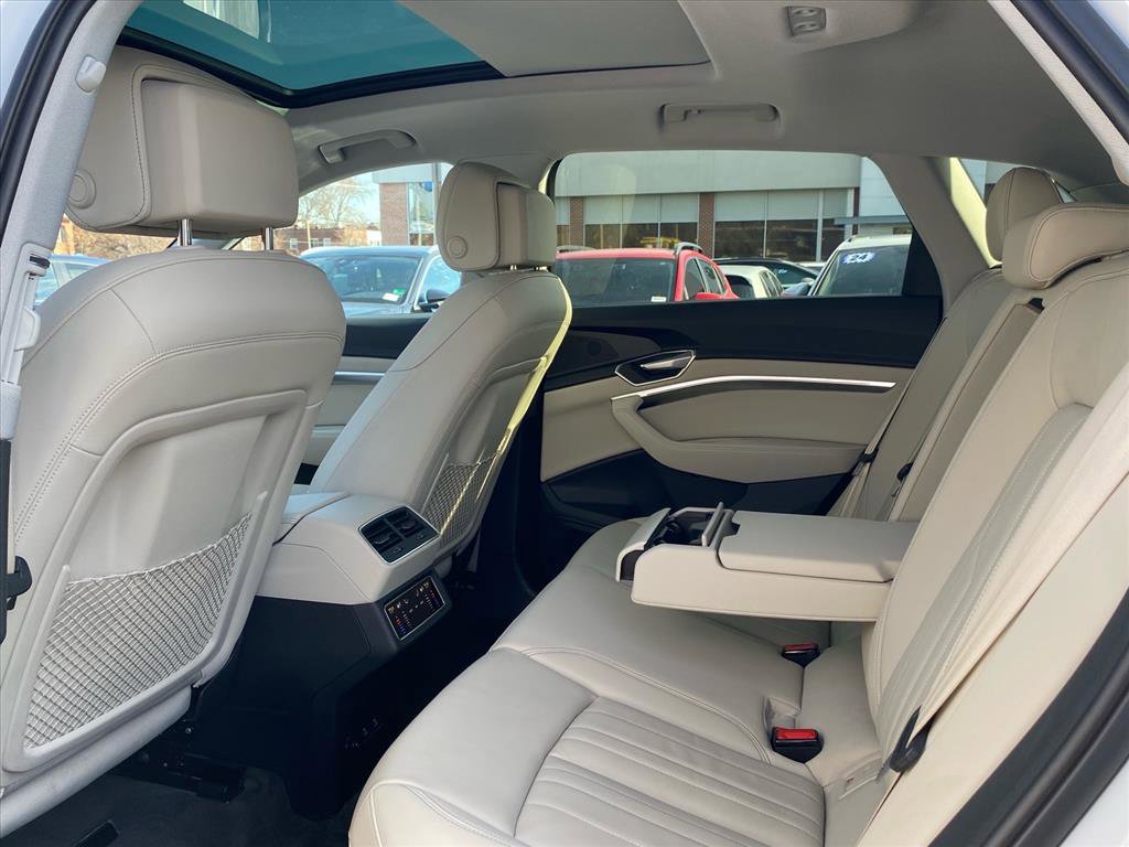 Used 2022 Audi e-tron Premium w/ Convenience Plus Package image 19