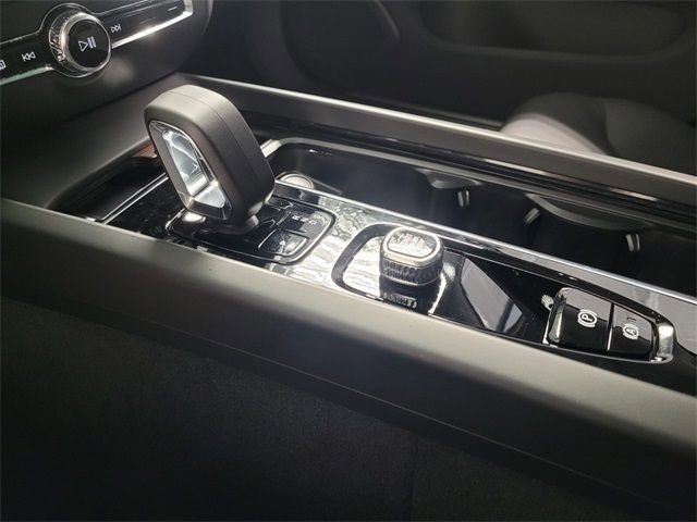 Certified 2026 Volvo V60 B5 Cross Country Plus w/ Protection Package Premier image 24