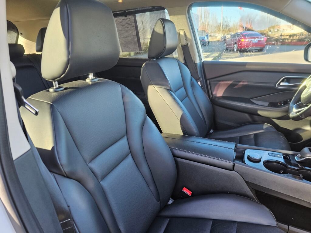 Used 2021 Nissan Rogue SV image 12