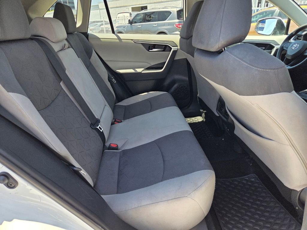 Used 2021 Toyota RAV4 XLE FWD image 14