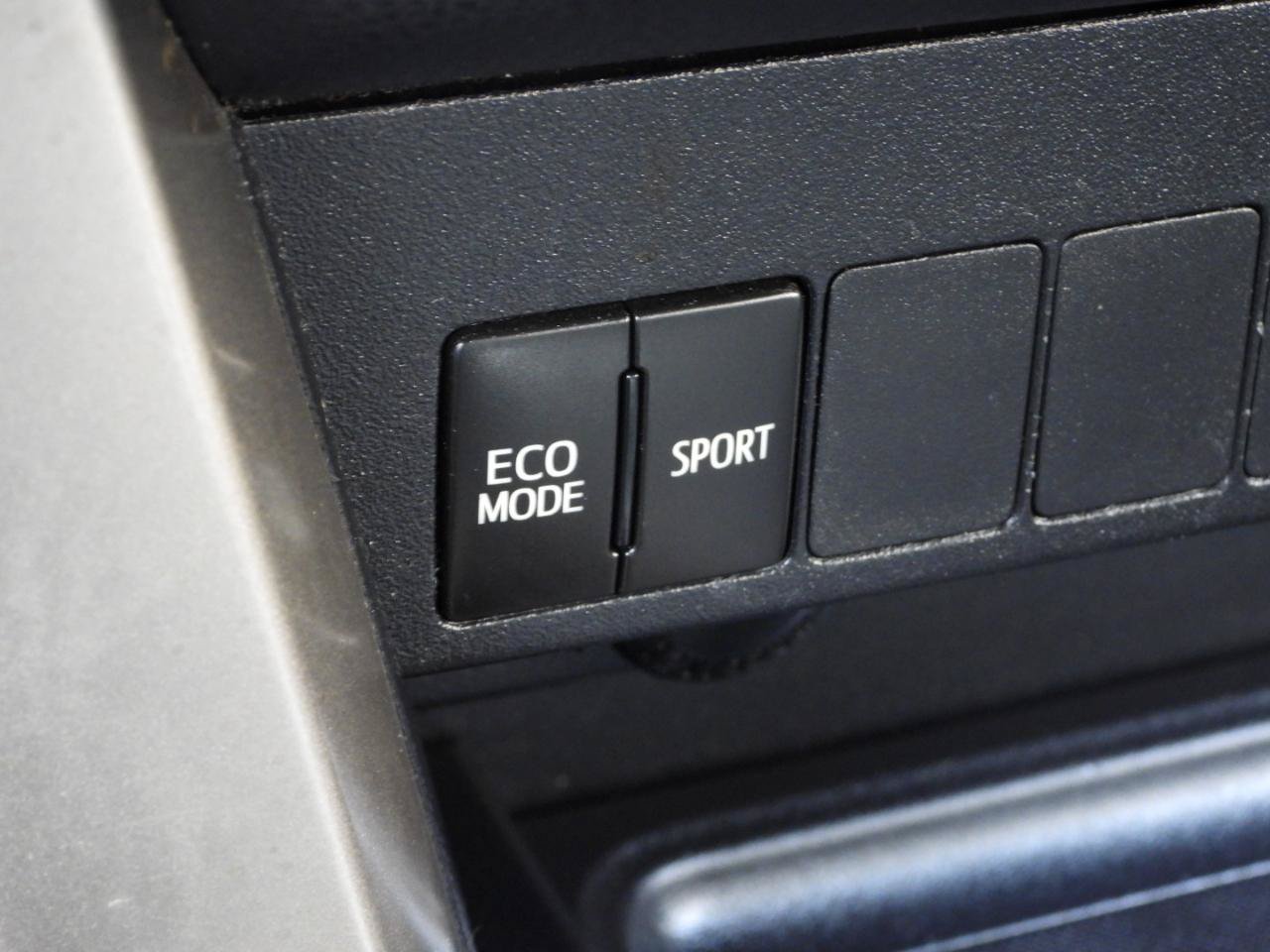 Used 2015 Toyota RAV4 XLE FWD image 56