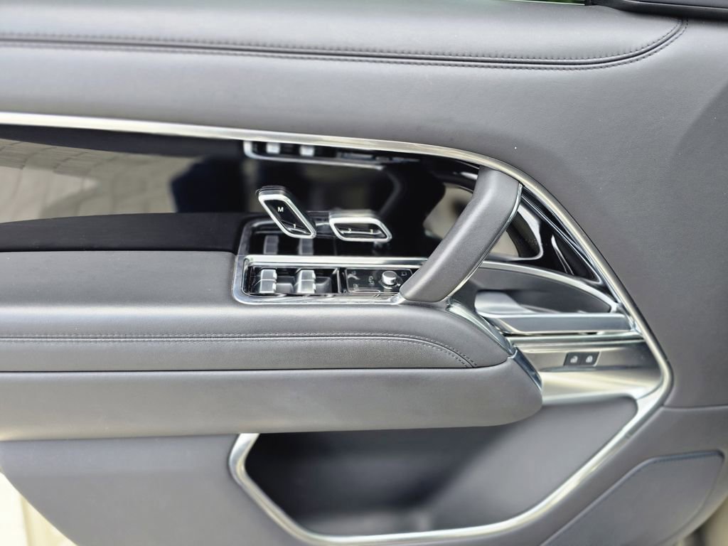 Used 2024 Land Rover Range Rover SE image 17