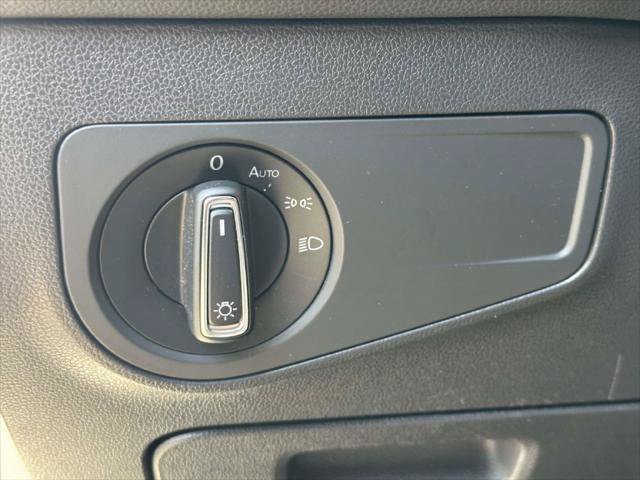Used 2018 Volkswagen Tiguan SE AWD/4WD image 19