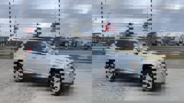 Used 2014 GMC Terrain SLE image 2