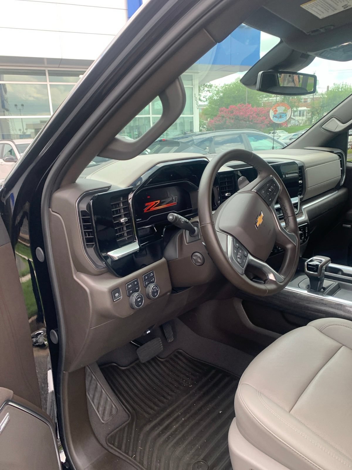 Used 2025 Chevrolet Silverado 1500 LTZ w/ LTZ Premium Package AWD/4WD image 11