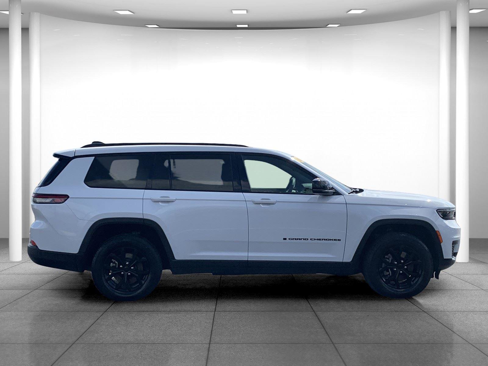 Used 2024 Jeep Grand Cherokee L Altitude image 8
