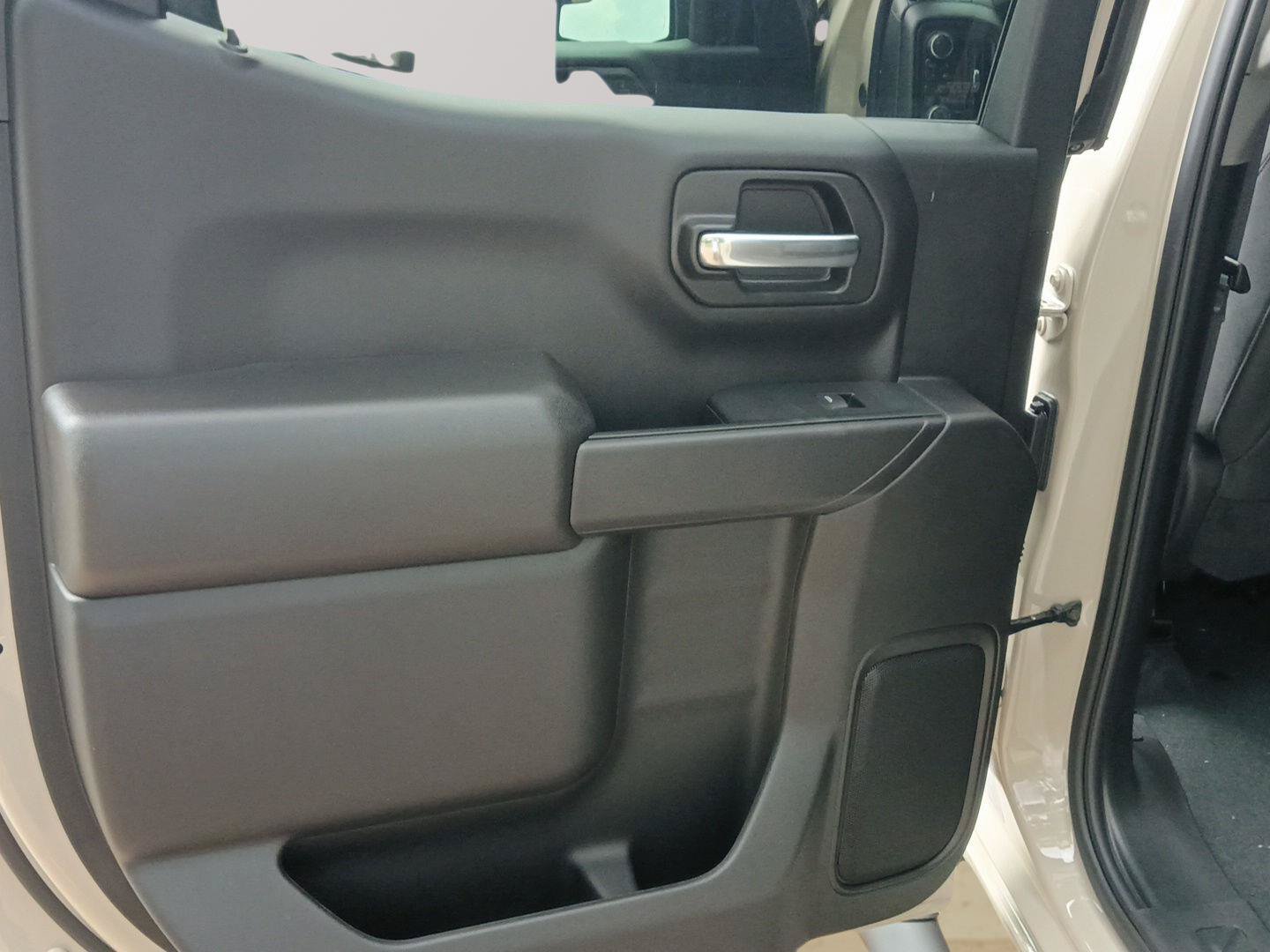 New 2026 Chevrolet Silverado 1500 Custom w/ LPO, Dark Essentials Package AWD/4WD image 18