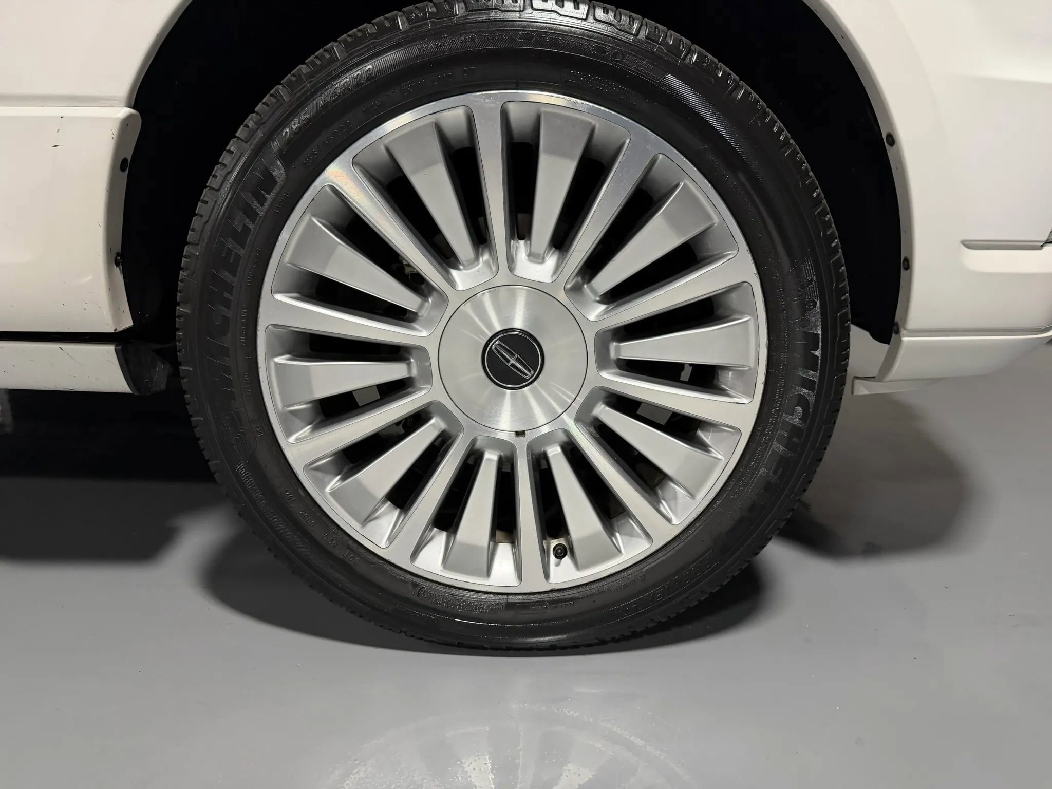 Used 2017 Lincoln Navigator Select RWD image 27