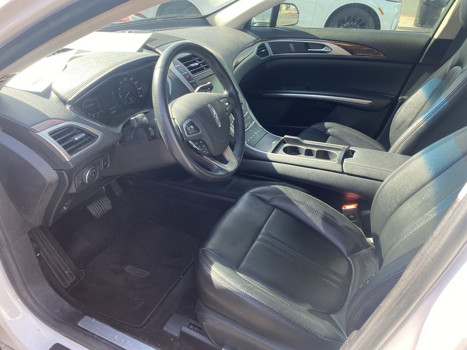 Used 2016 Lincoln MKZ FWD image 9