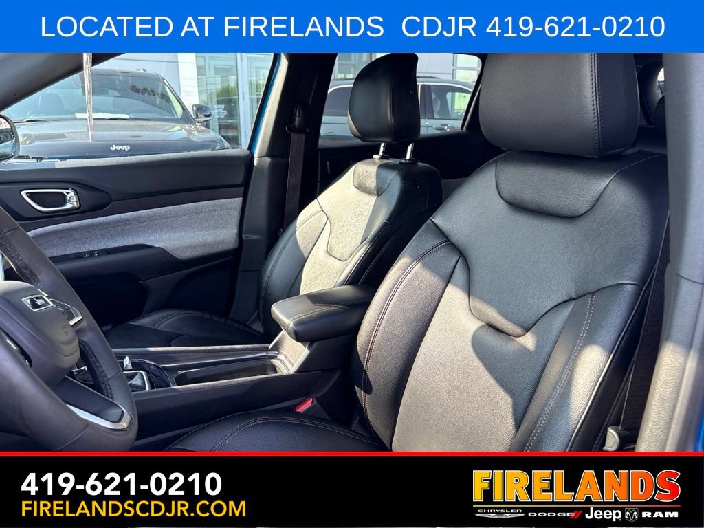 Used 2024 Jeep Compass Latitude w/ Sun and Sound Group AWD/4WD image 13