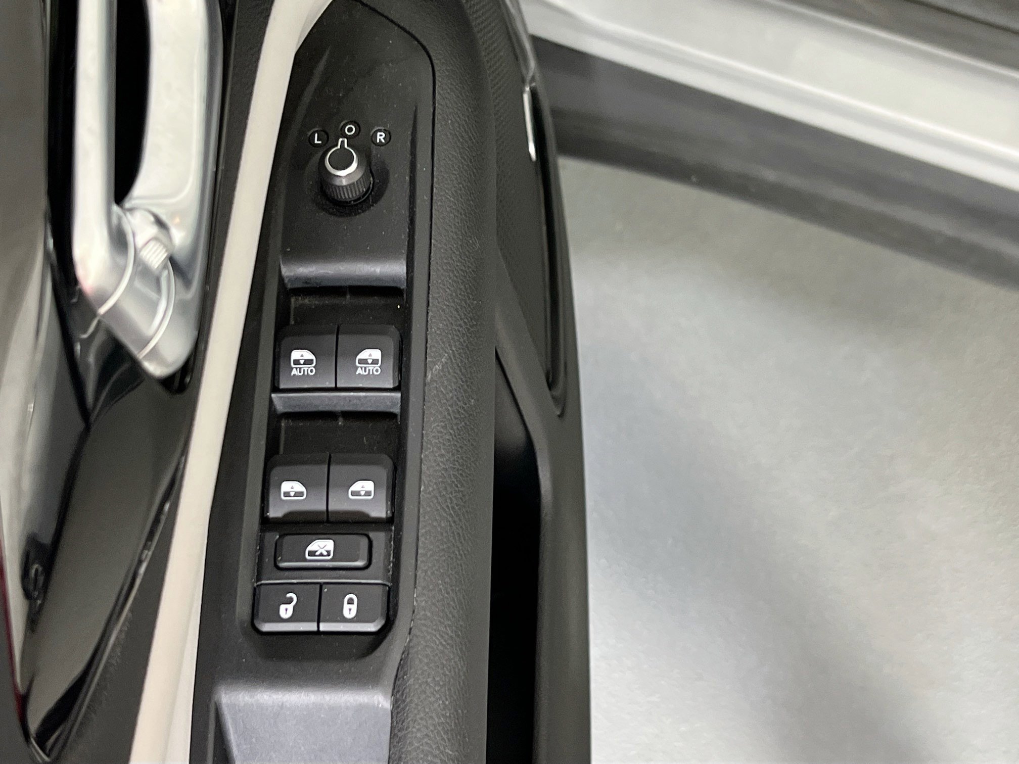 Used 2022 Jeep Compass Limited w/ Sun and Sound Group AWD/4WD image 17