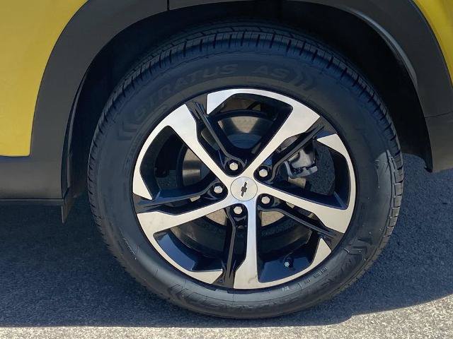 Used 2024 Chevrolet Trax RS w/ Sunroof Package FWD image 28