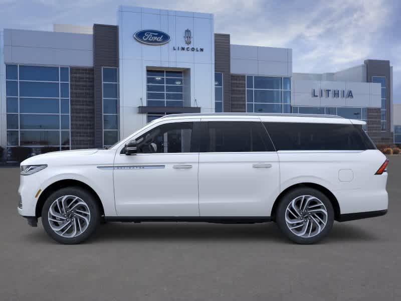 New 2026 Lincoln Navigator L Reserve AWD/4WD image 3