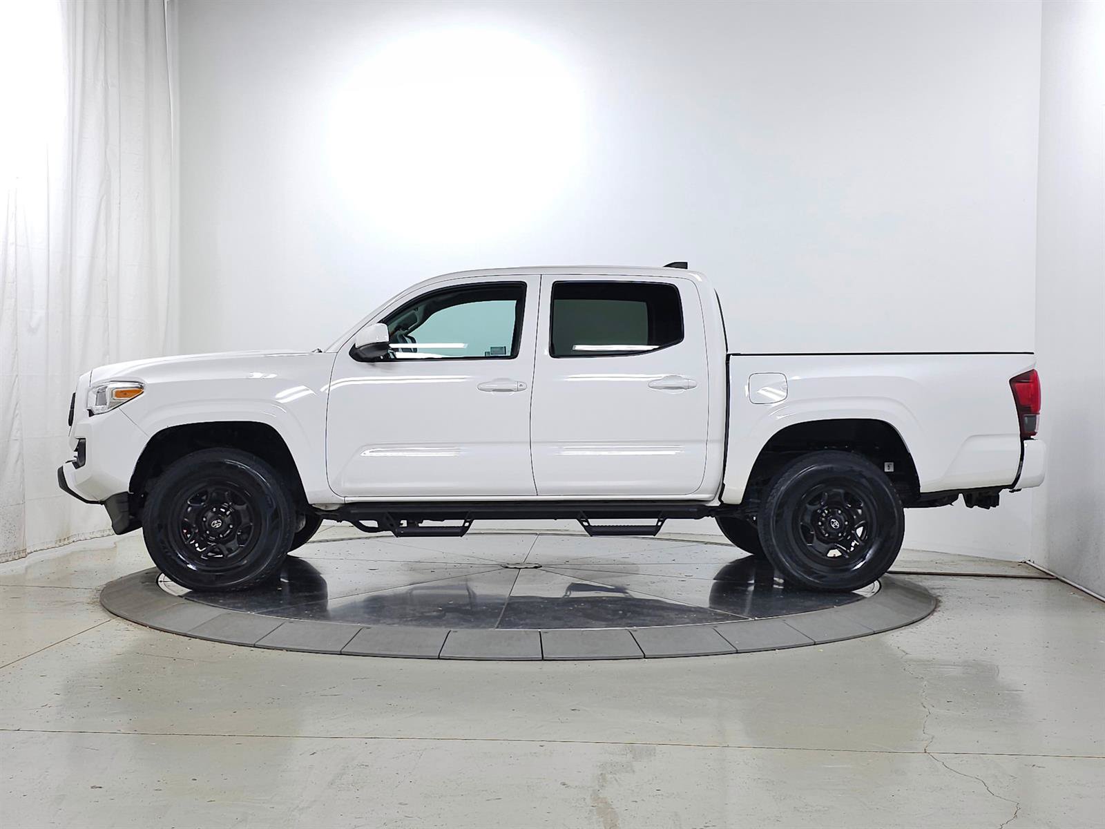 Used 2022 Toyota Tacoma SR AWD/4WD image 4