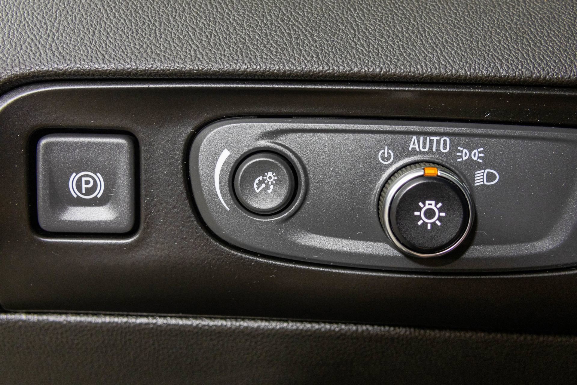 Used 2018 Buick Enclave Avenir w/ Avenir Technology Package image 38