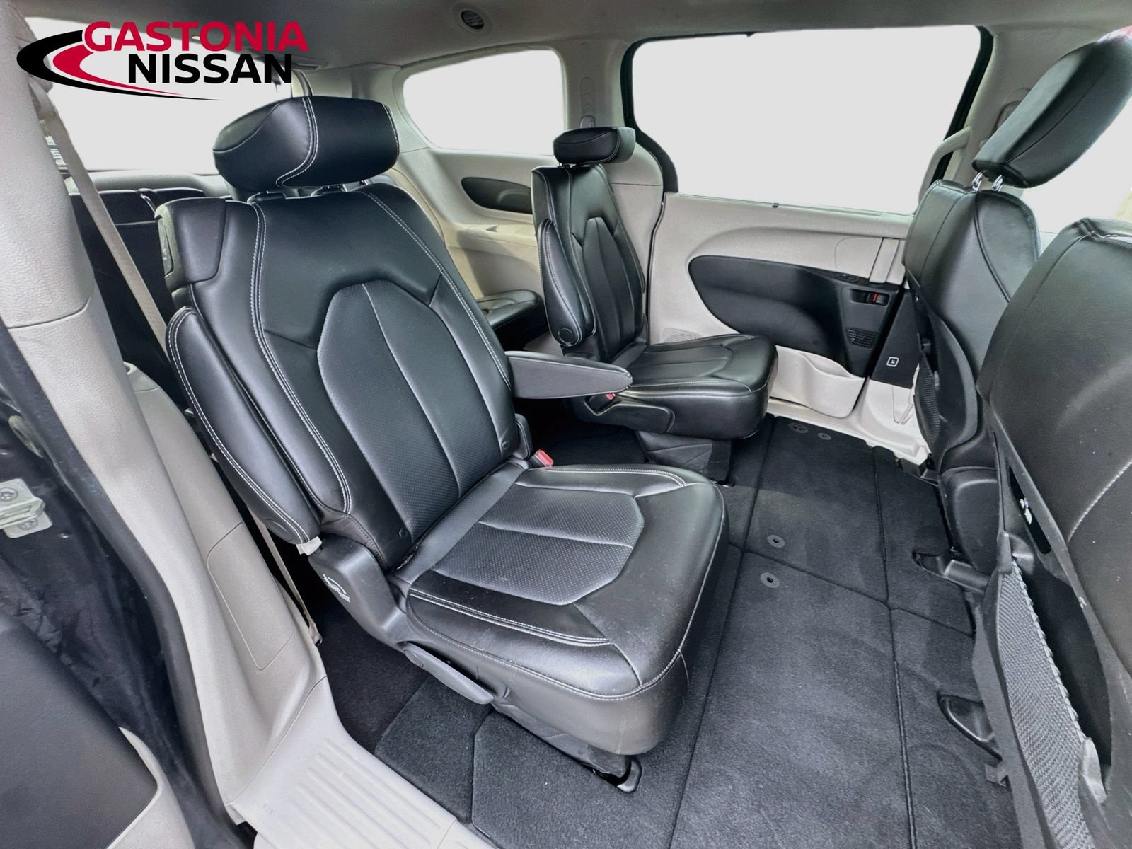 Used 2023 Chrysler Pacifica Touring-L FWD image 35