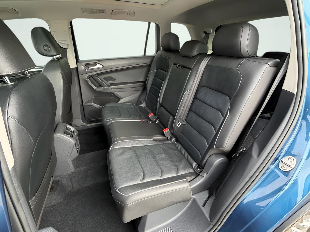 Used 2018 Volkswagen Tiguan SEL Premium image 17