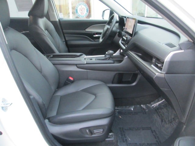 Used 2025 Toyota Grand Highlander AWD image 15