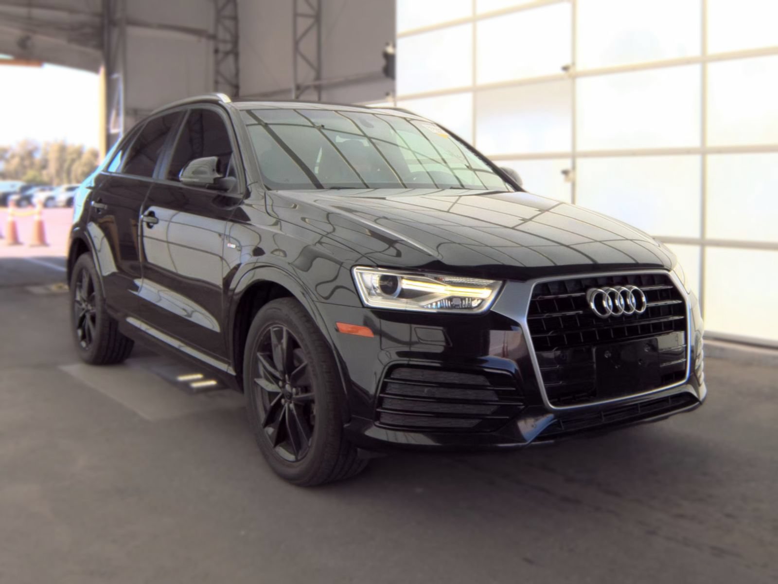 Used 2018 Audi Q3 2.0T Premium w/ Convenience Package FWD image 2