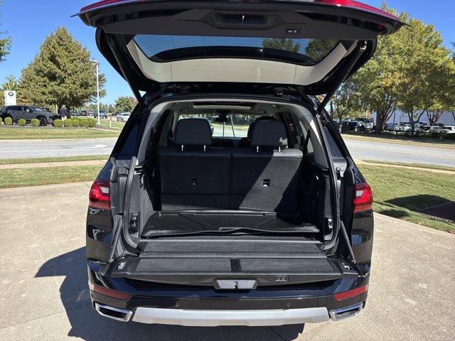 Used 2022 BMW X7 xDrive40i w/ Cold Weather Package image 9