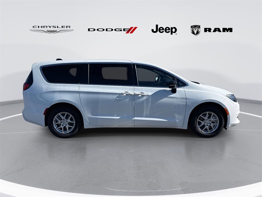 New 2026 Chrysler Voyager LX image 2