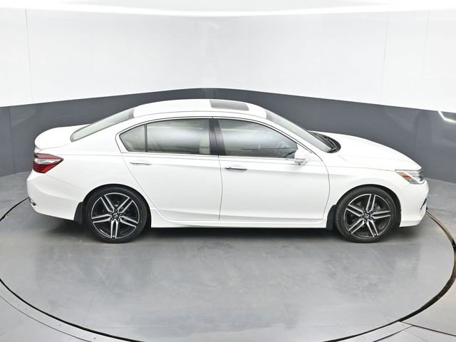Used 2017 Honda Accord Touring image 37