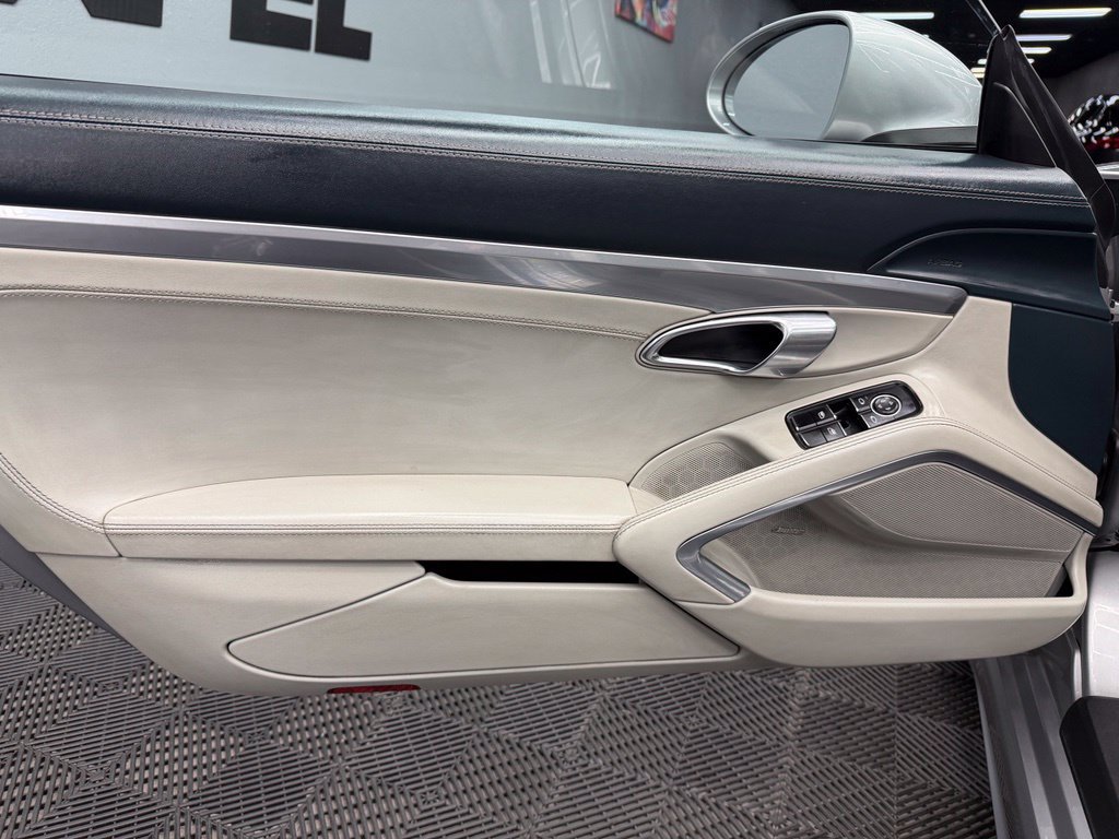 Used 2018 Porsche 718 Boxster RWD image 34