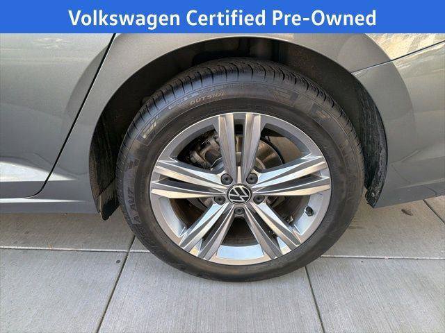 Certified 2022 Volkswagen Jetta SE image 16