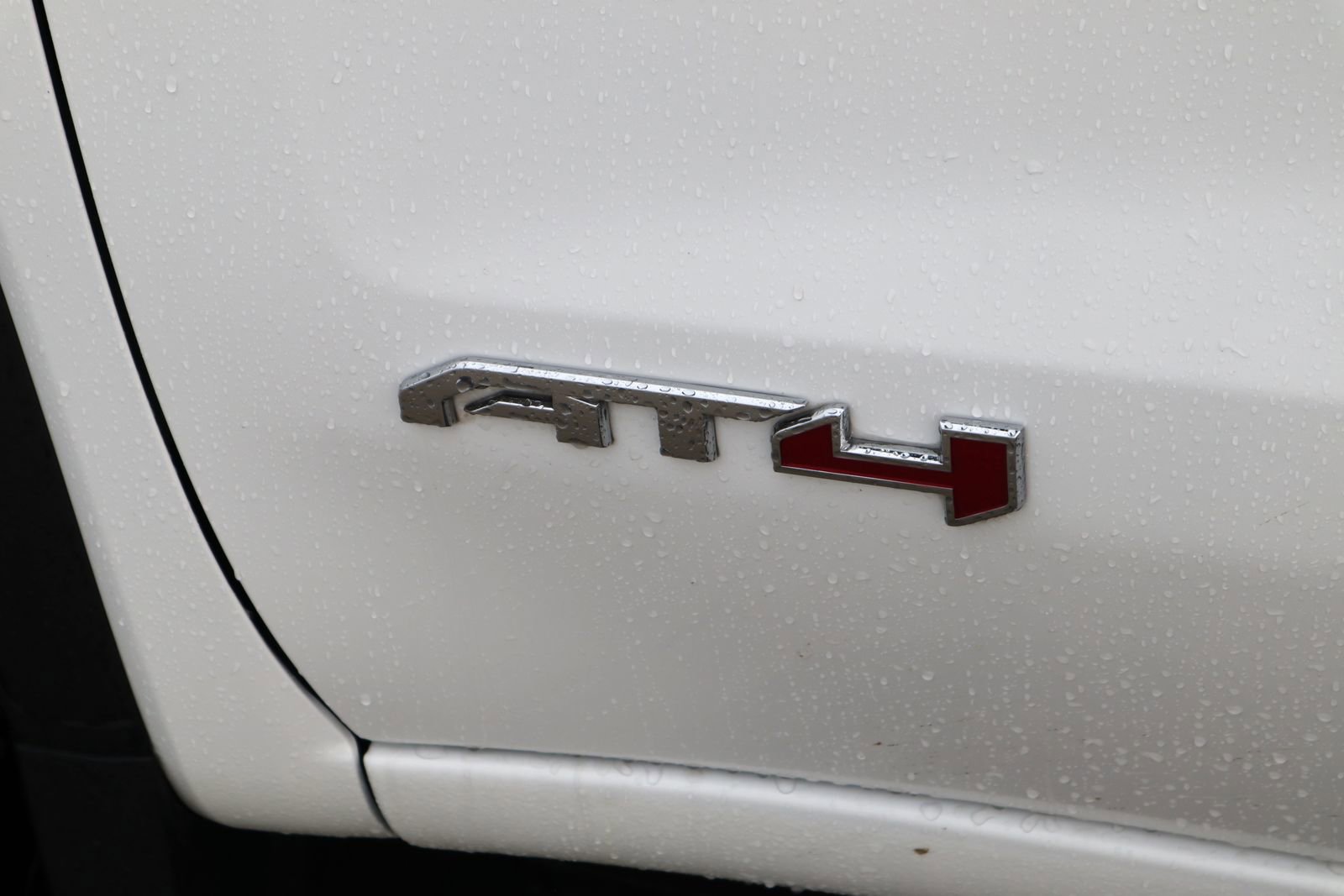 Used 2024 GMC Sierra 1500 AT4 w/ Technology Package image 3