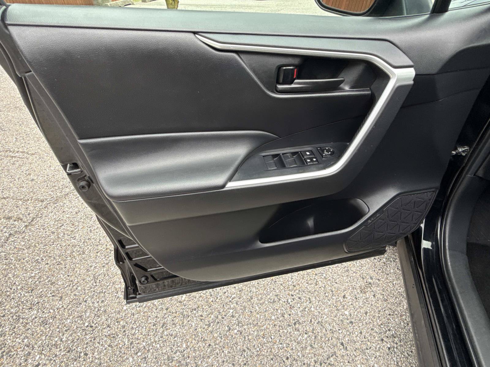 Used 2023 Toyota RAV4 LE FWD image 17