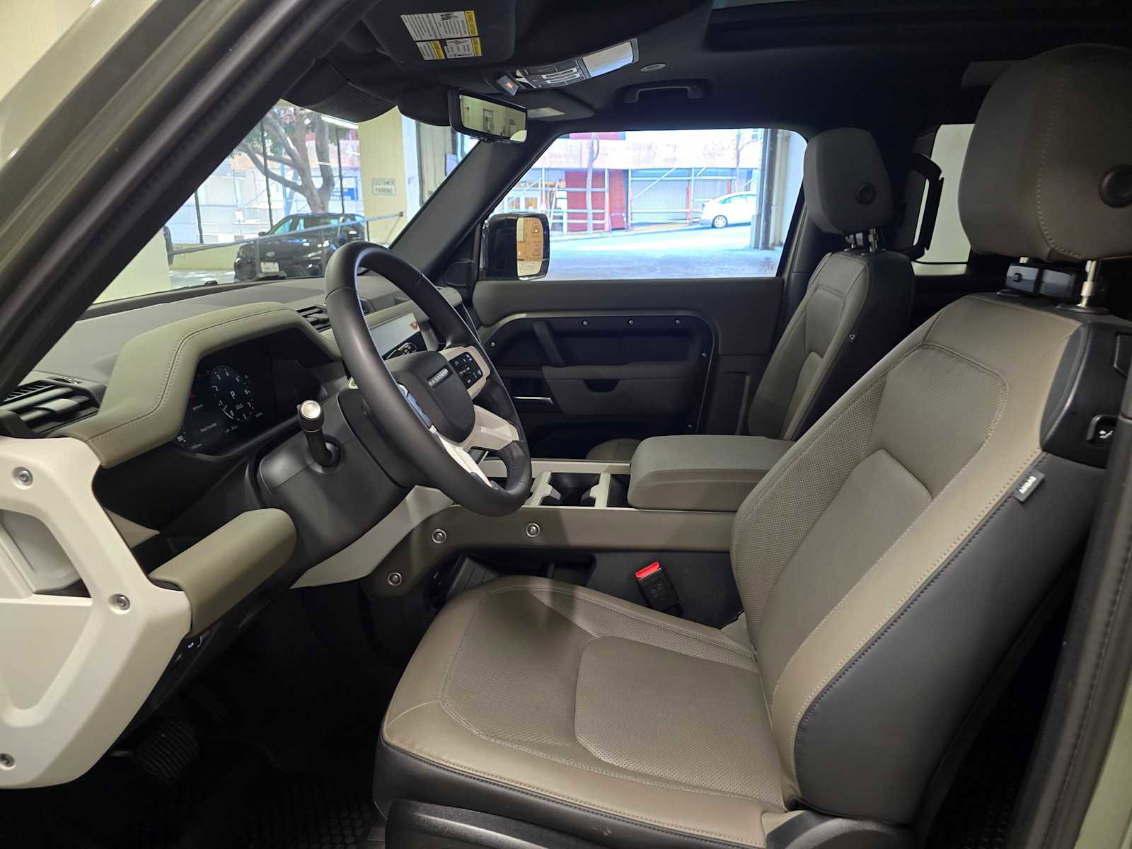 Used 2025 Land Rover Defender 90 X-Dynamic SE image 18