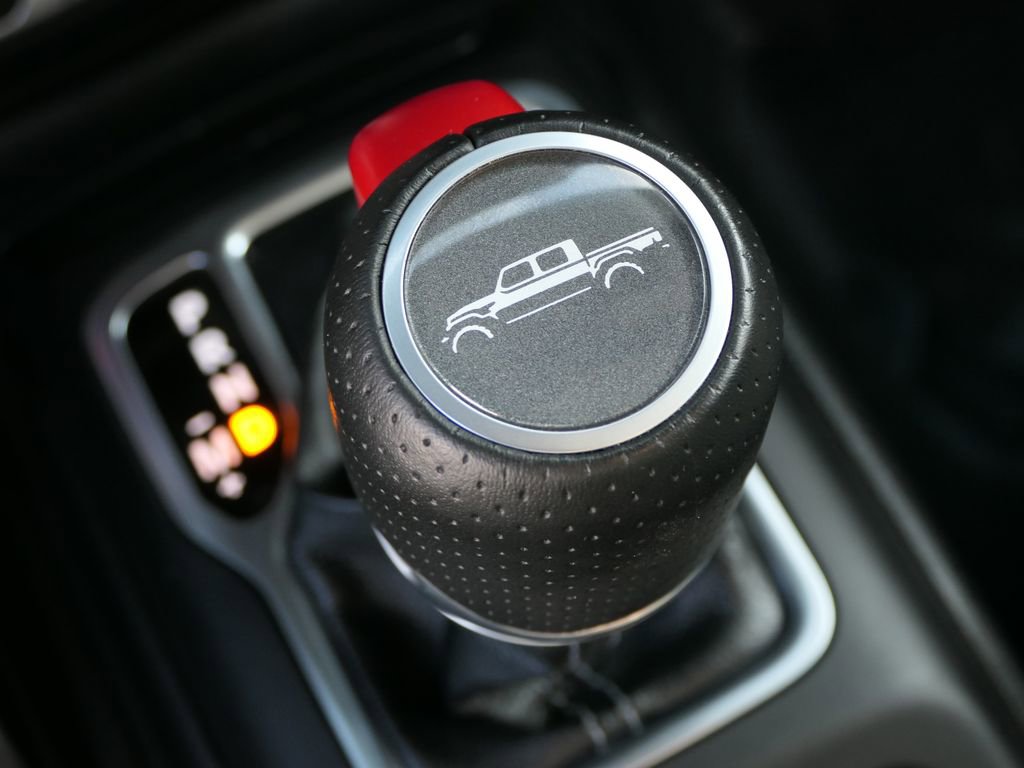 Used 2025 Jeep Gladiator Mojave w/ Convenience Group image 21