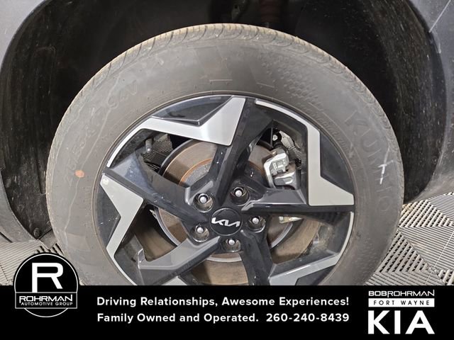 Certified 2025 Kia Seltos EX image 12