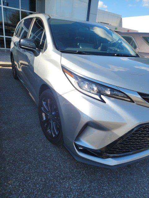 Used 2022 Toyota Sienna XSE FWD image 13