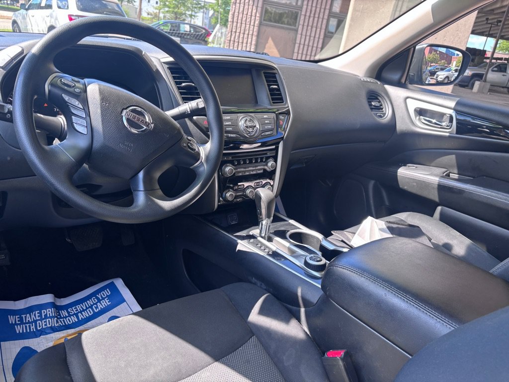 Used 2019 Nissan Pathfinder S AWD/4WD image 2