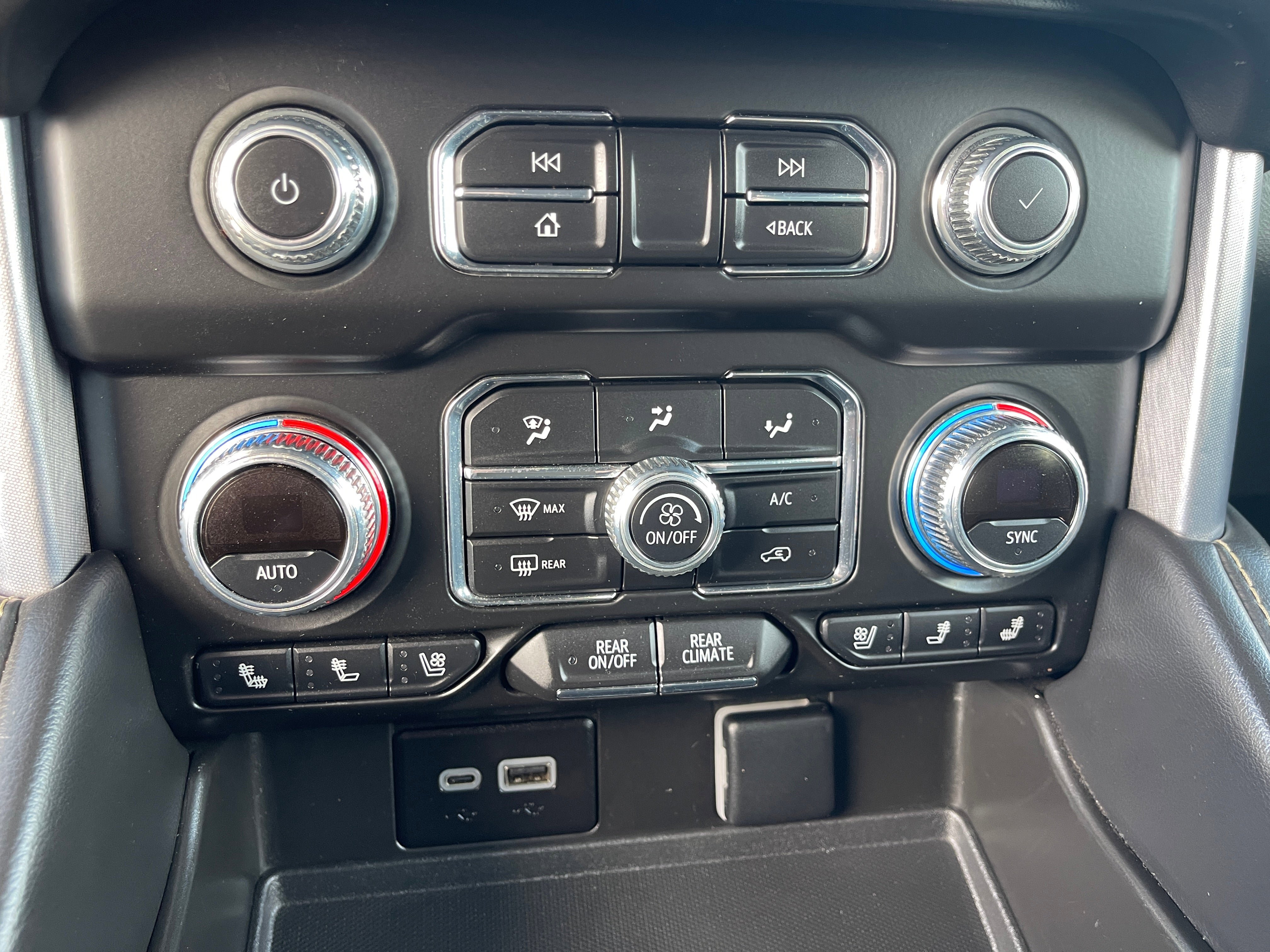 Used 2023 GMC Yukon XL SLT image 16