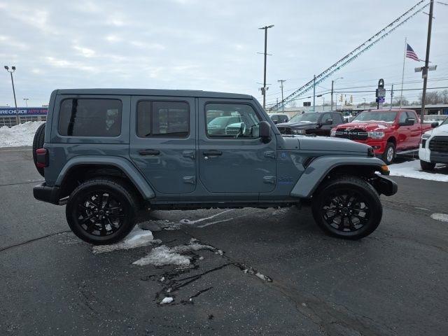 Used 2025 Jeep Wrangler Unlimited Sahara w/ Safety Group image 7