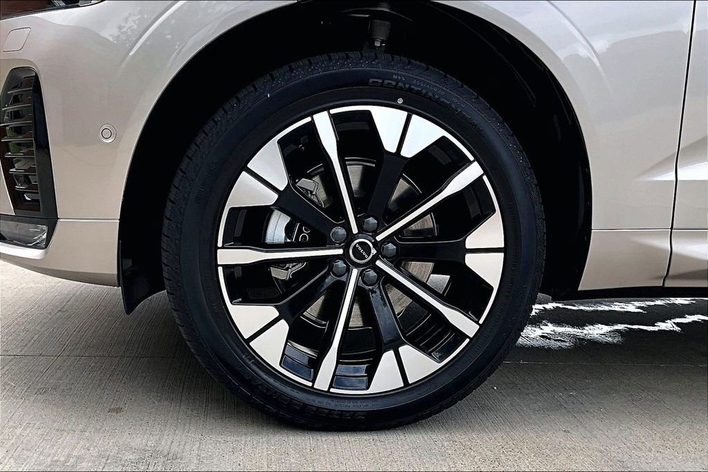 New 2026 Volvo XC60 B5 Plus w/ Protection Package Premier AWD/4WD image 41