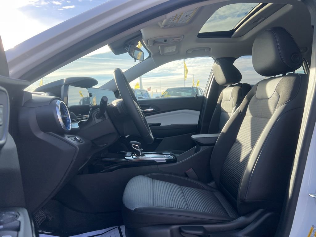 New 2026 Chevrolet Trax LT w/ Sunroof Package image 11