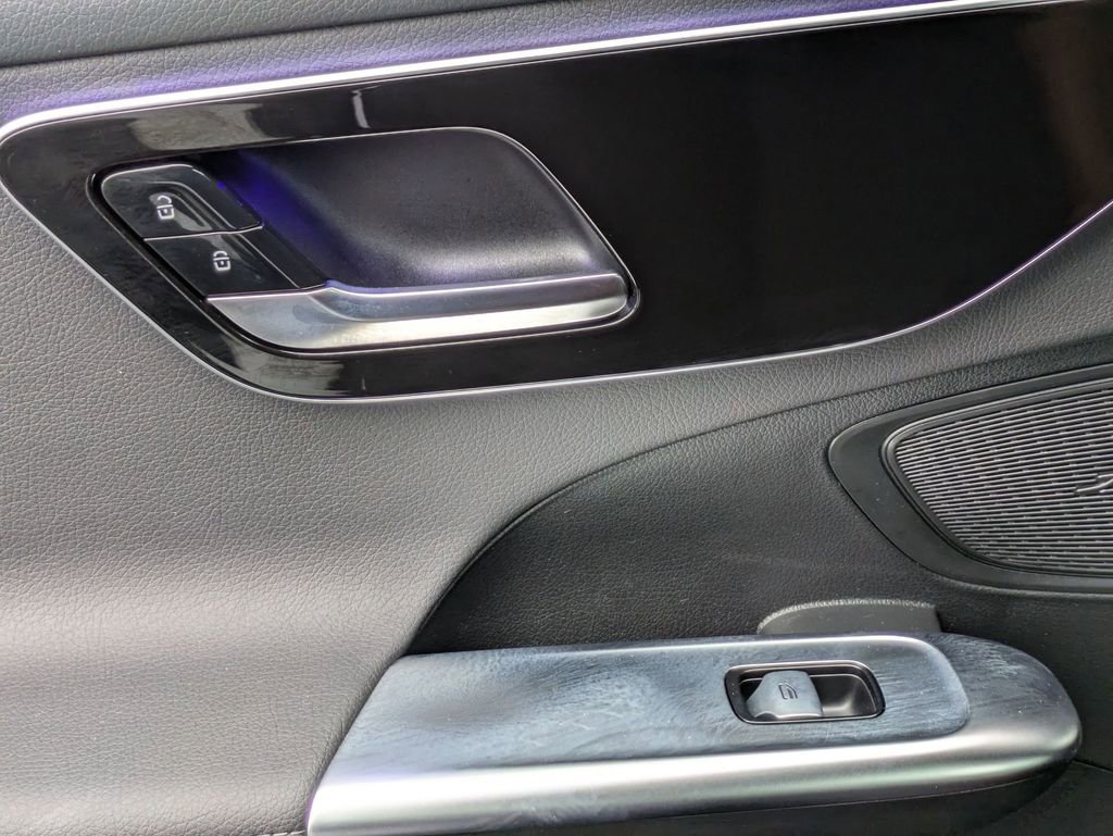 Used 2025 Mercedes-Benz C 300 4MATIC Sedan image 26