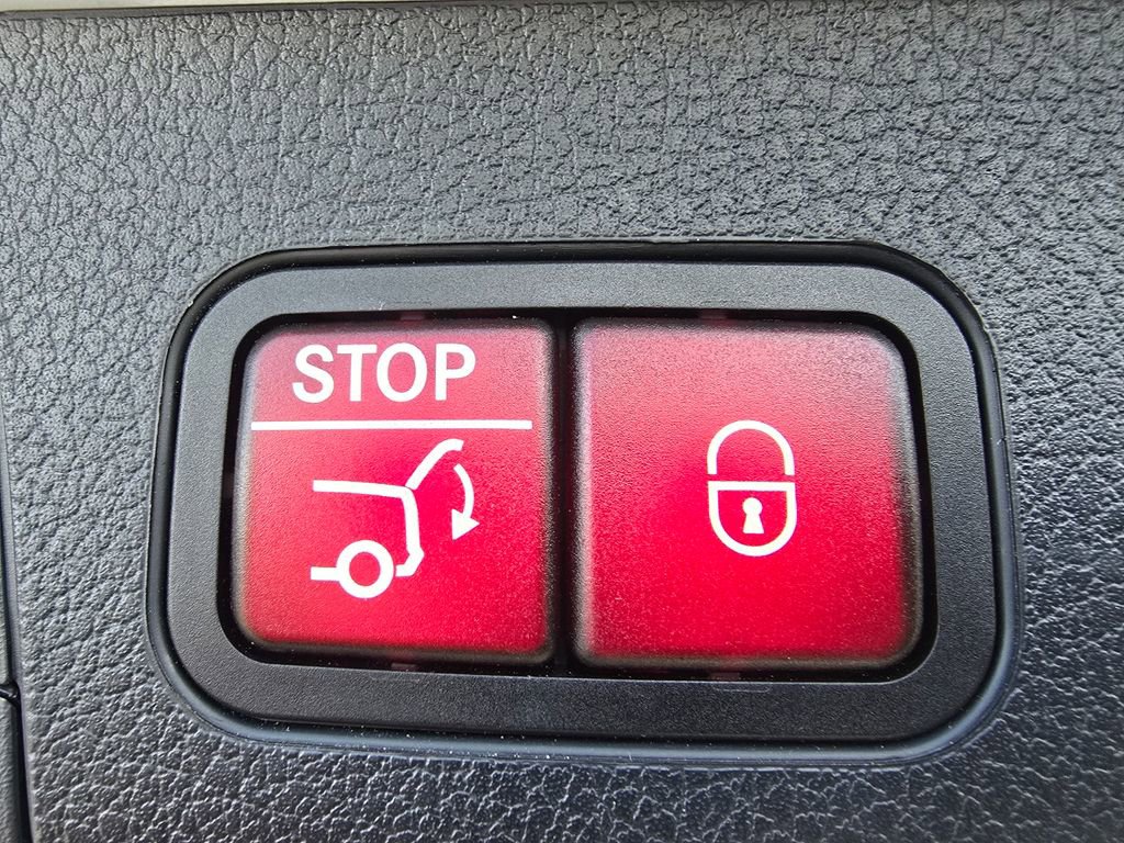 Used 2020 Mercedes-Benz GLB 250 4MATIC image 19