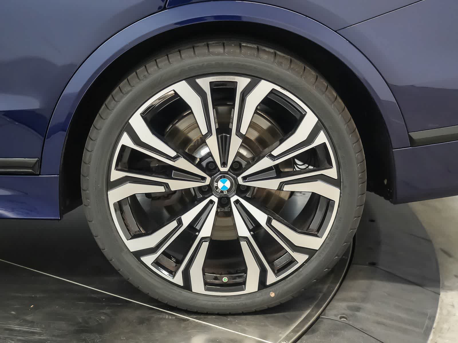 Used 2024 BMW X7 M60i w/ Executive Package AWD/4WD image 14