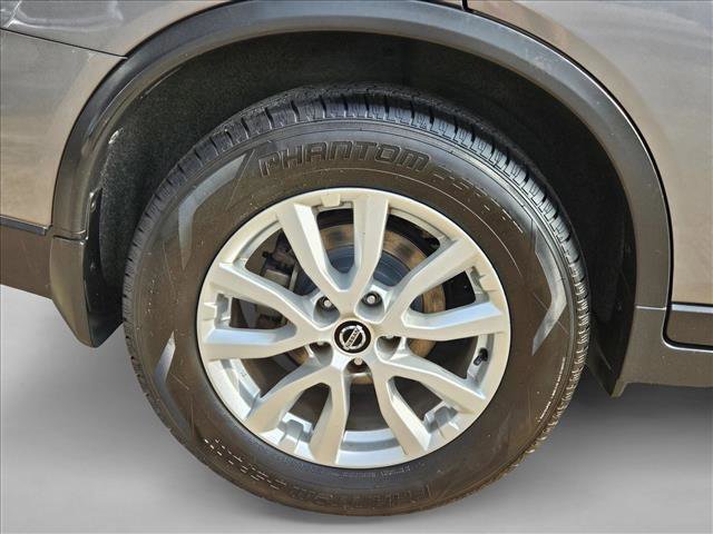 Used 2019 Nissan Rogue SV FWD image 18