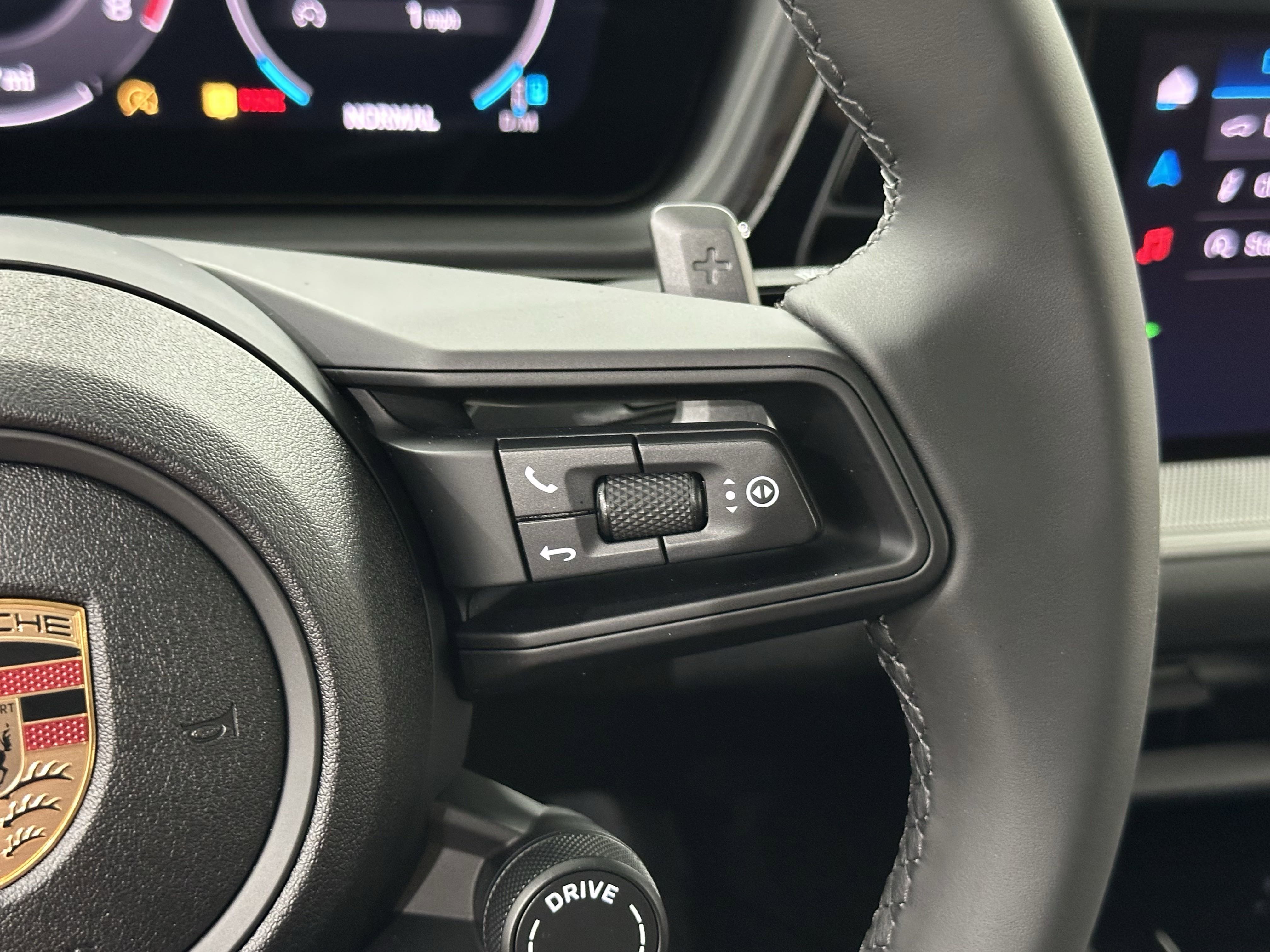 Certified 2025 Porsche Cayenne image 49