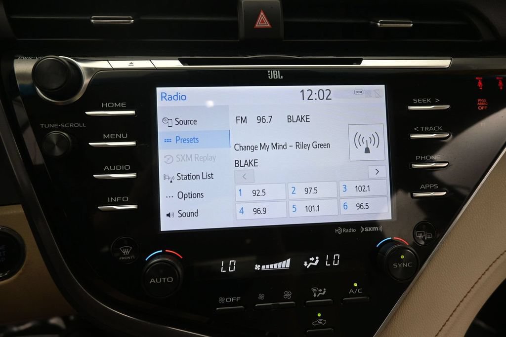 Used 2018 Toyota Camry XLE FWD image 25
