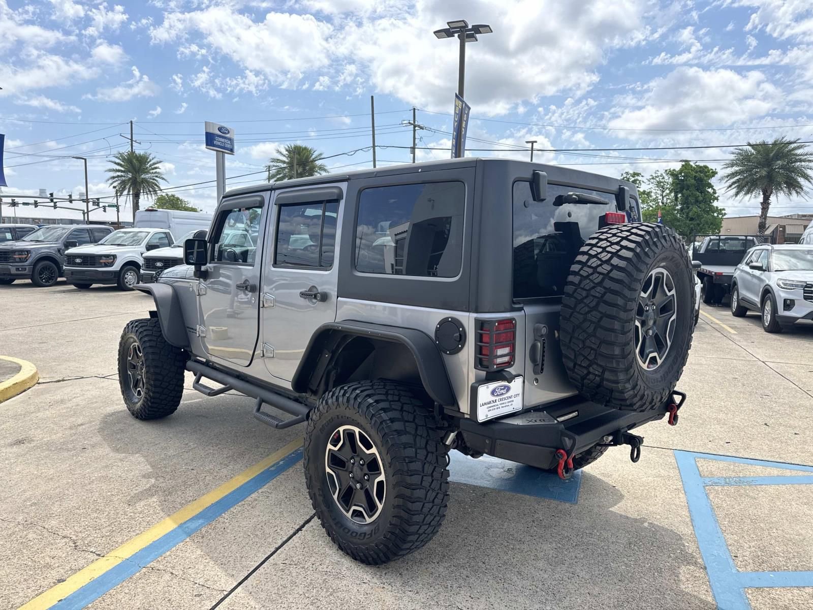 Used 2015 Jeep Wrangler Unlimited Rubicon w/ Connectivity Group AWD/4WD image 7