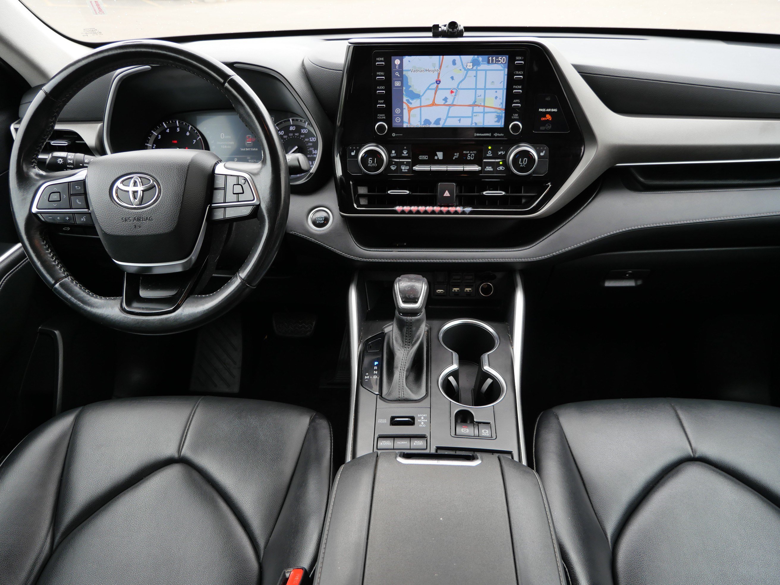 Used 2021 Toyota Highlander XLE AWD/4WD image 10