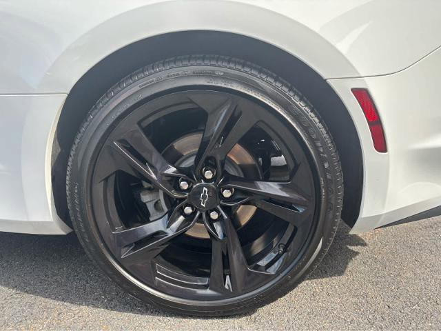 Used 2023 Chevrolet Camaro LT w/ RS Package image 4